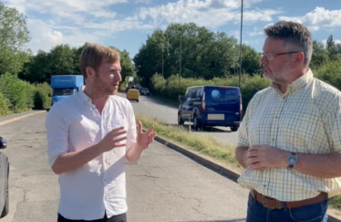 Lee Rowley MP with Cllr Barry Lewis discussing the Council's traffic modelling of the A61